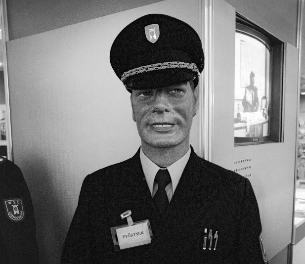 sw-1984-10-02 28 Security Messe Essen 1984